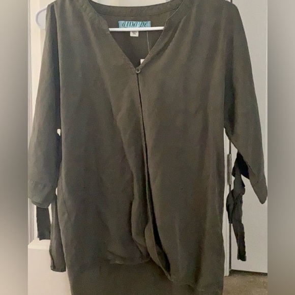 Francesca's Collection Open Sleeves w Ties, High-Low, Olive Green Blouse - Picture 2 of 7